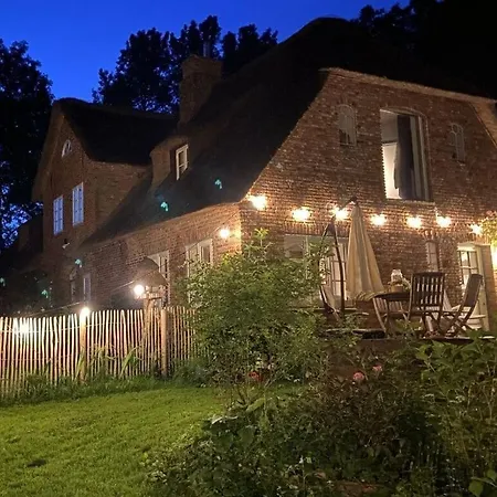 Feriehus Warft Simmerdeis 3 Comfortable Holiday Oldenswort